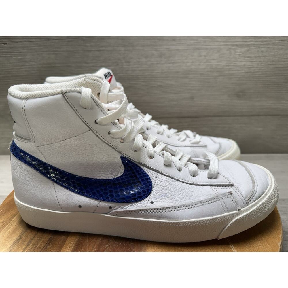 Nike Blazer Mid '77 Vintage White Red and Blue Size 9